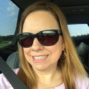 Meet your Posher, Edith